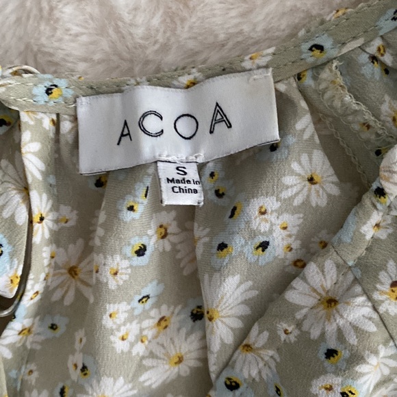 Floral Top ✨FREE add on item✨ - Picture 4 of 4